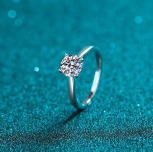 American Diamond Four -Claws Finger Ring